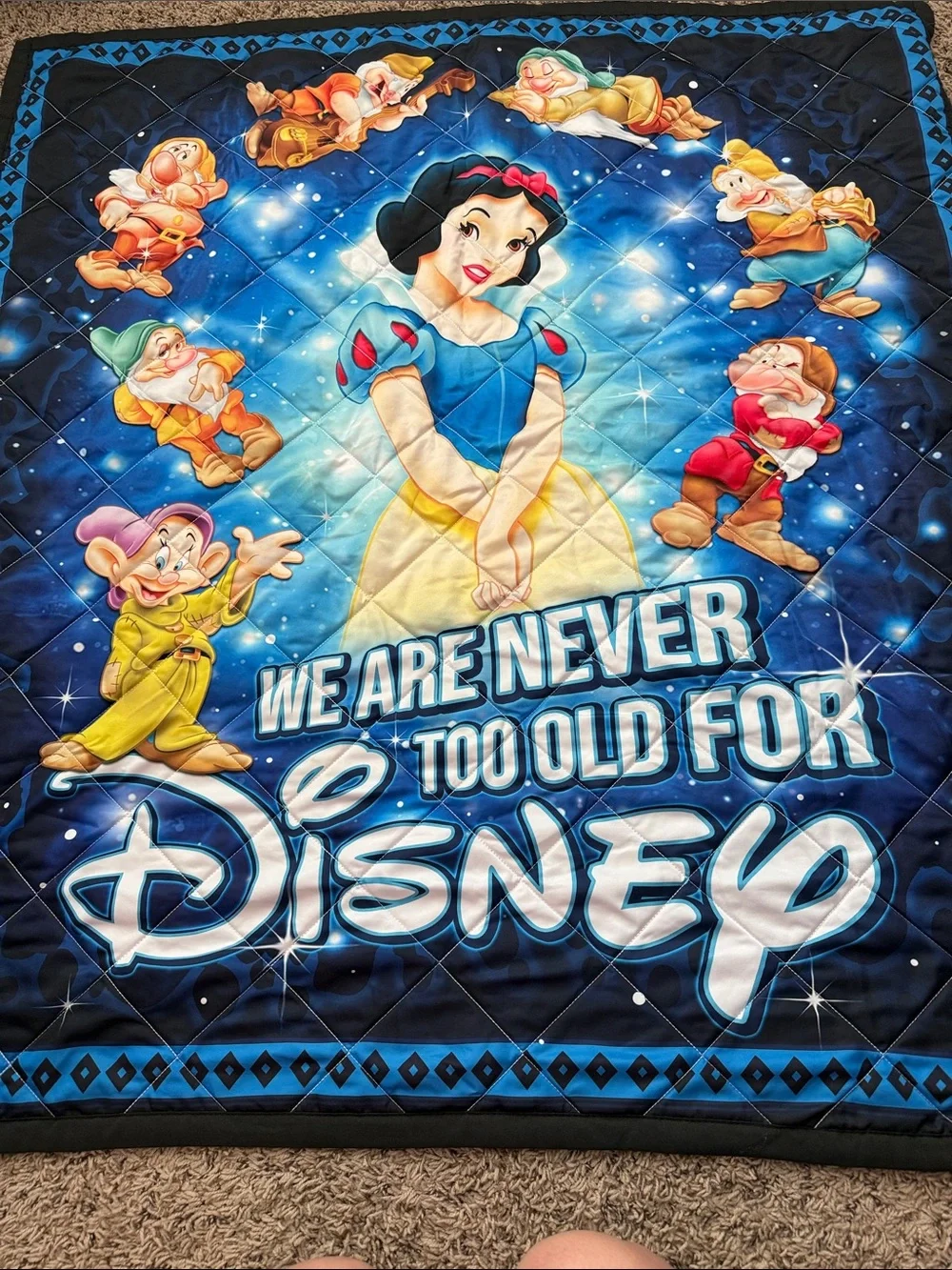 Disney Snow White & Seven Dwarfs Crib size blanket - Blue, Yellow, Red